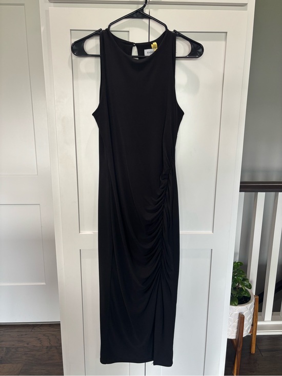 Evereve Dresses & Skirts - Evereve Black Classy Sleeveless Ruched Midi Dress